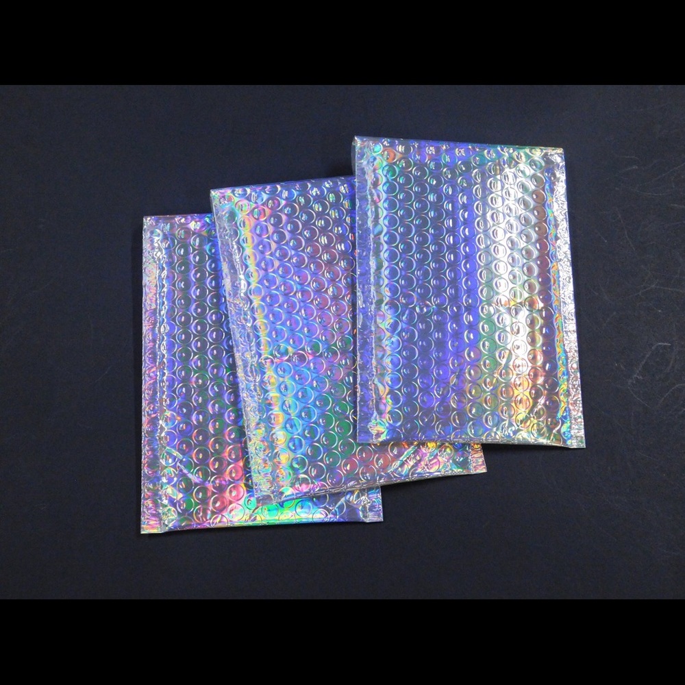 30 holographic metallic bubble mailers